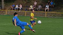 Fotbalisté Starého Města (žluté dresy) zdolali ve šlágru 4. kola I. B třídy sk. C domácí Ořechov 4:0.