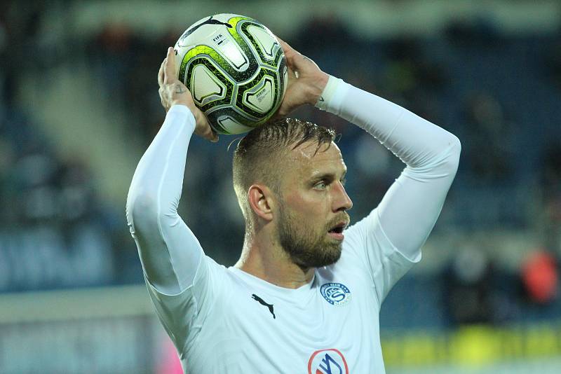 Fotbalisté Slovácka (v bílých dresech) v předehrávce 12. kola FORTUNA:LIGY hostili liberecký Slovan.