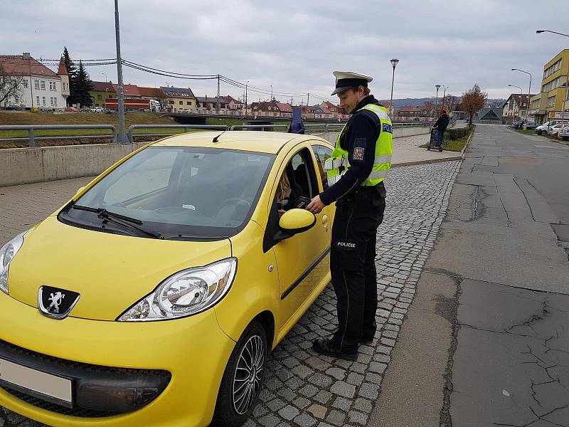 Kvůli jízdě na červenou číhali policisté na křižovatkách v centru Hradiště