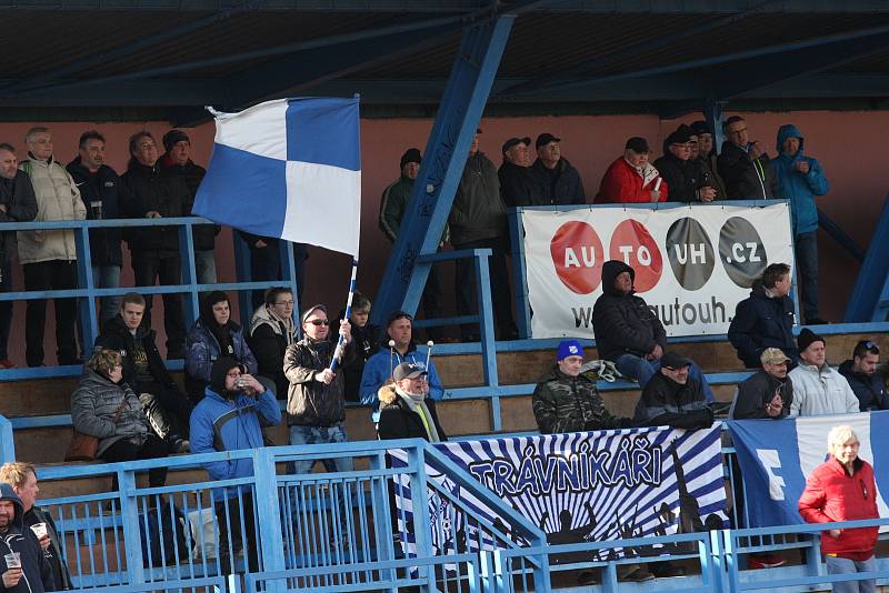 Fotbalisté Uherského Brodu (červené dresy) v 19. kole MSFL podlehli doma na Lapači Otrokovicím 2:3.