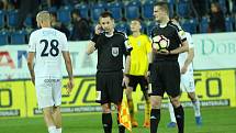 1. FC Slovácko - MFK Karviná (ve žlutém)