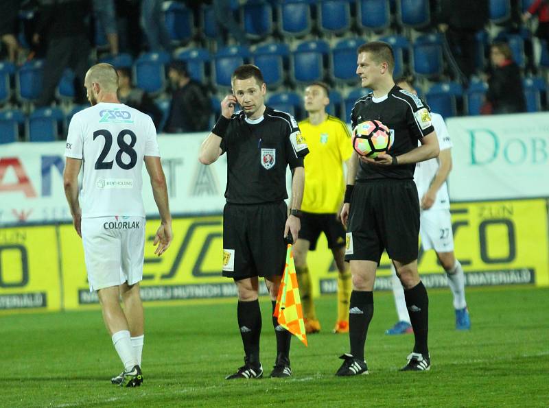 1. FC Slovácko - MFK Karviná (ve žlutém)