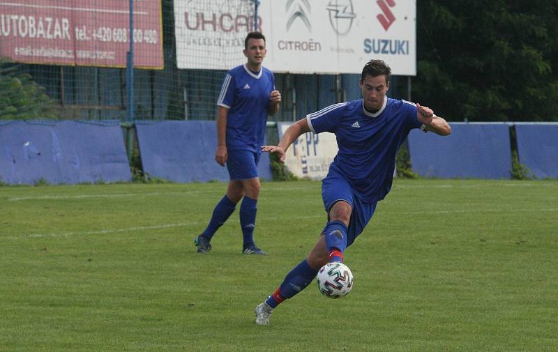 Fotbalisté Kunovice doma prohráli s Nivnicí 0:2. Hosty poprvé vedl nový hlavní trenér Pavel Barcuch.