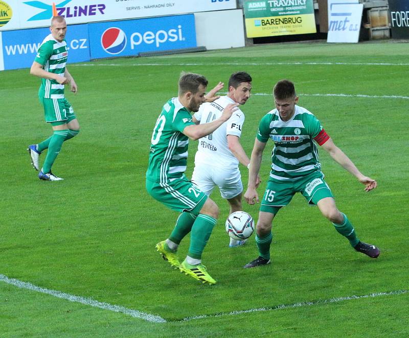 Fotbalisté Slovácka (v bílých dresech) se ve 32. kole FORTUNA:LIGY utkali s pražskými Bohemians.