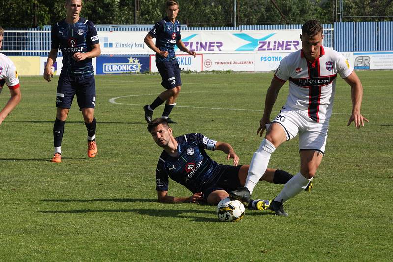 Fotbalisté Slovácka (modré dresy) v úterním přípravném zápase zdolali Zlaté Moravce 1:0.