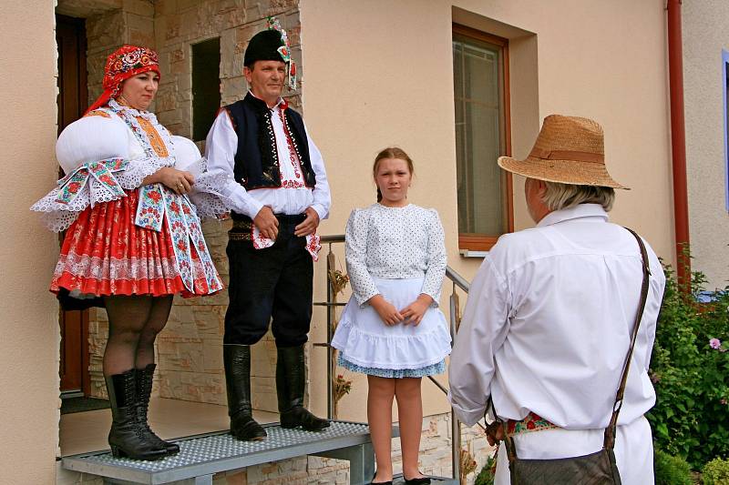 Díky jalubskému folklornímu souboru Střešňa, místní organizaci KDU – ČSL a obci jsou ve vesnici udržovány tradiční dožínky už tři desetiletí.