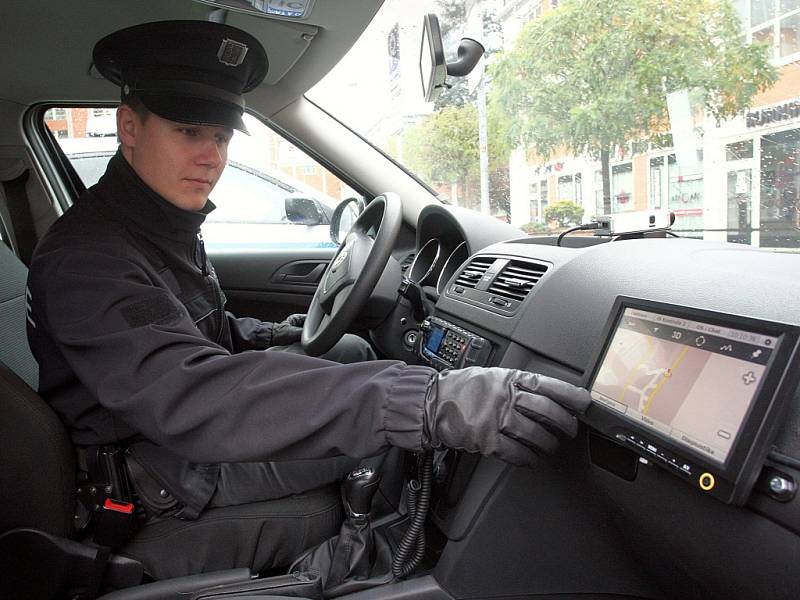 Nové policejní automobily Krajského ředitelství policie Zlínského kraje ve Zlíně.  Lokalizační a záznamové zařízení.