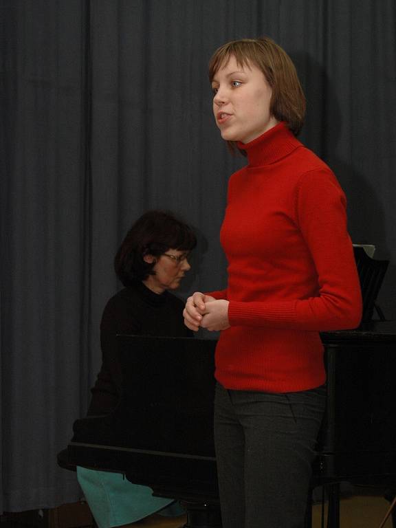 Na okresním kole v sólovém a komorním zpěvu se předvedli zástupci čtyř základních uměleckých škol.