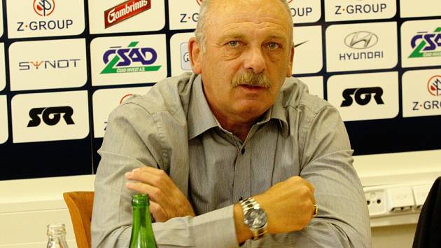 Trenér 1. FC Slovácko Stanislav Levý.