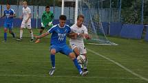 Fotbalisté Slovácka B (bílé dresy) v páteční předehrávce 32. kola MSFL remizovali na hřišti v Kunovicích s juniorkou Ostravy 2:2.