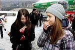 Při výšlapu okolím Břestecké skály zamířilo hodně turistů k sekvojovci obrovskému, ale všichni ochutnat ze zabijačkových dobrot. 