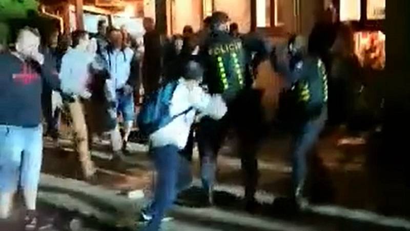 Bitka fanoušků s policisty u restaurace Krček v Uherském Hradišti