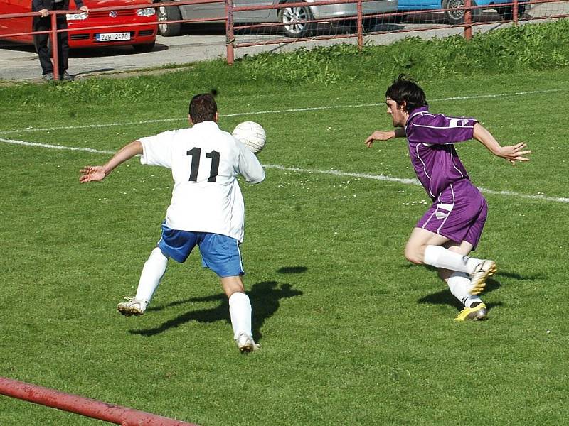 Gólman Ostrožské Lhoty Zbyněk Šicha inkasoval v Jarošově pouze jednou a jeho mužstvo si nakonec odvezlo cennou výhru 3:1.  