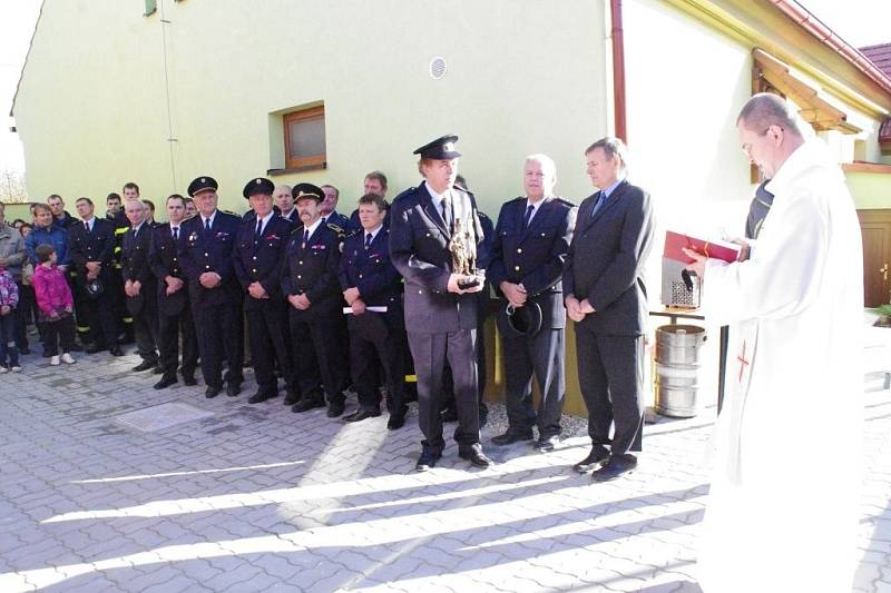 Slavnostní otevření nové hasičské zbrojnice v hradčovické Lhotce.