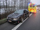 Srážka osobního auta s kamionem u Podolí, 24. ledna 2023.