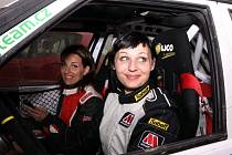  Pavlína Tydláčková s Pavlou Fričovou (zprava) měly na Rally Vrchovina důvod k úsměvu.  