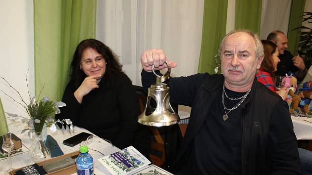Zlatá salašská trnečka a hliníkový zvon koštu slivovice zamířily do Jankovic