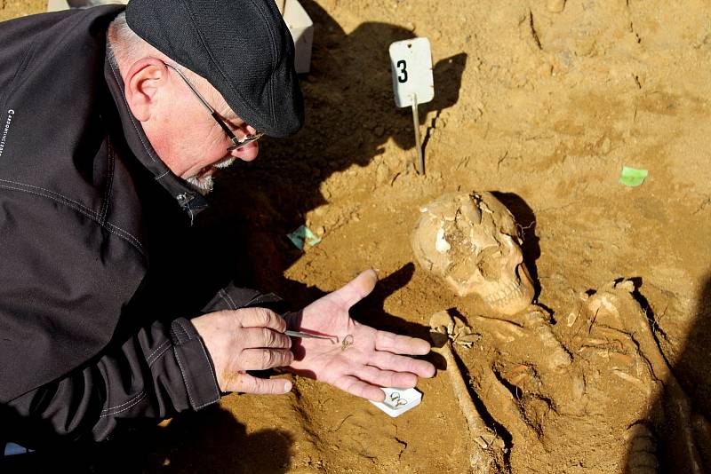 Další hroby Velkomoravanů objevili archeologové ve Starém Městě, při hloubení stavebních základů Cyrilometodějského centra  Na Valách.