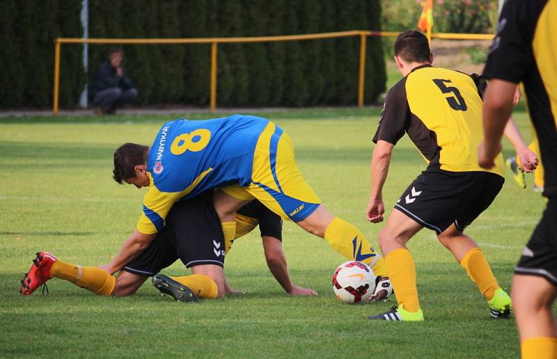 Slavkovský Marek Mančík (č. 11) přispěl k výhře svého týmu v Sušicích jednou brankou, v 62. minutě zpečetil výsledek na konečných 1:4.