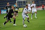 1. FC Slovácko - Příbram. Václav Ondřejka (č. 10) a příbramský Pavel Ricka.