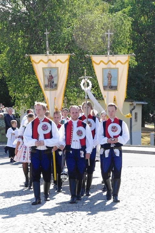 Premiérová přítomnost arcibiskupa olomouckého a metropolity moravského Jana Graubnera a jeho požehnání dvěma obnoveným křížům ozvláštnily tradiční pouť ke kapli svaté Anny v Dolním Němčí.