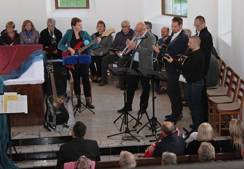 Buchlovickou premiéru měl dušičkový koncert ve hřbitovní kapli sv. Alžběty.