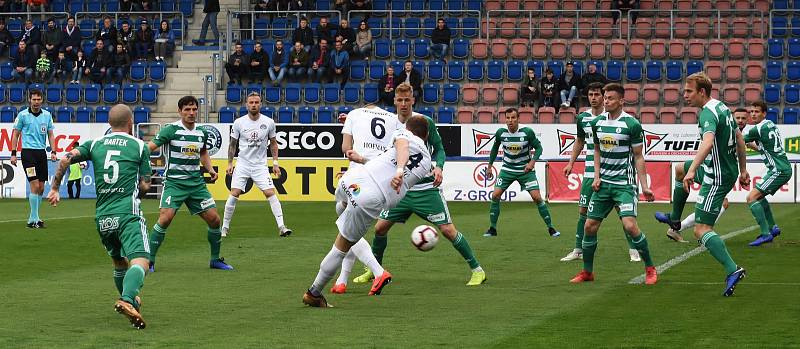 Fotbalisté Slovácka (v bílých dresech) remizovali s pražskými Bohemians 1905