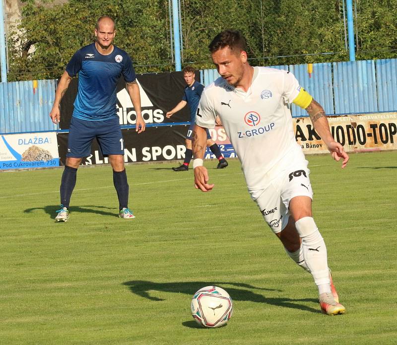 Fotbalisté Slovácka (bílé dresy) na úvod přípravy přehráli Vyškov 6:1.