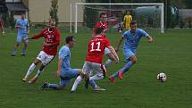 Fotbalisté Uherského Brodu (červené dresy) v 9. kole MSFL remizovali se Slováckem B 0:0.