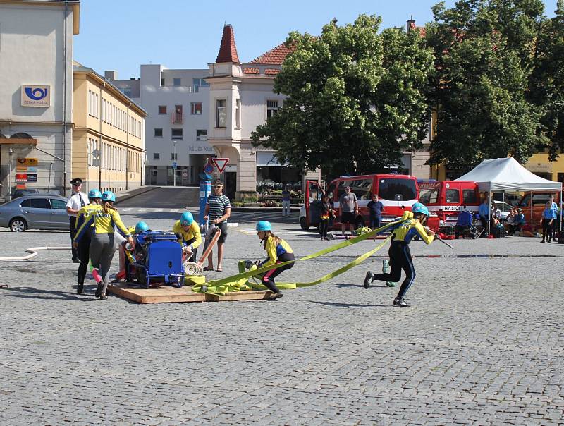 Mladí hasiči nebojovali při soutěži O pohár starosty OSH Uherské Hradiště lstí a zradou, ale fair play.