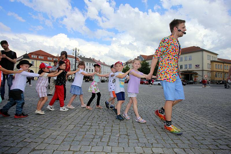 Magic festival 2018 v Uherském Hradišti. Kouzelné náměstí na Masarykově náměstí. Kouzelník Mišuge