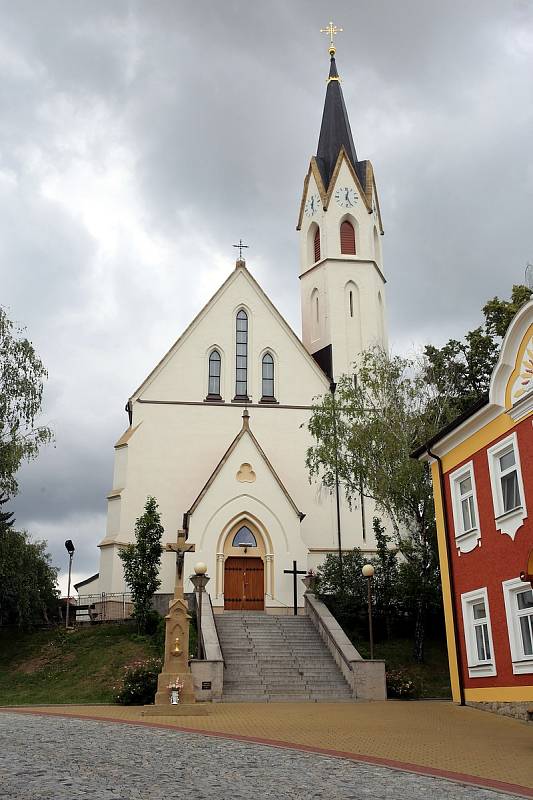 Na návštěvě v Dolním Němčí. Kostel sv. Filipa a Jakuba.