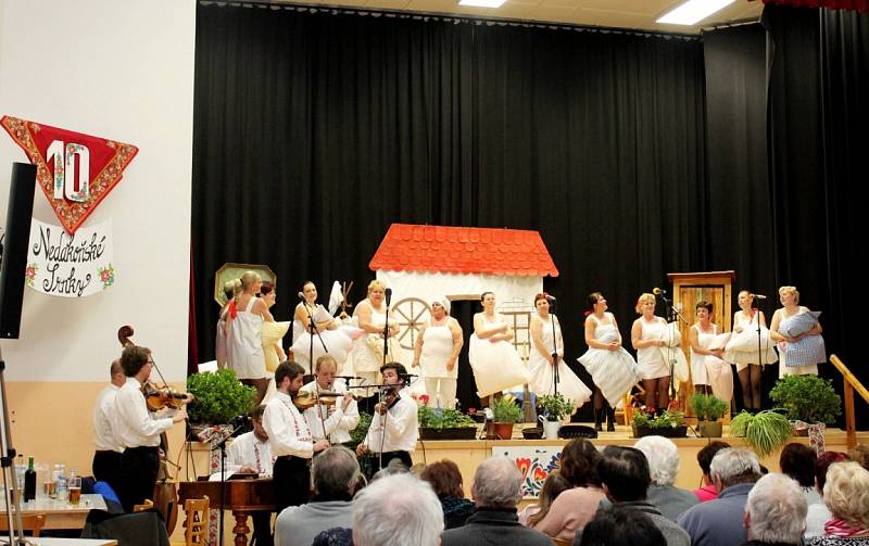 Nedakoňské srnky slavily jubileum pořadem Pod peřinou