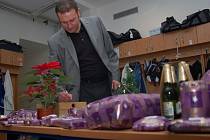 Trenér Slovácka Svatopluk Habanec chystá dárky pro své svěřence i zaměstnance klubu.