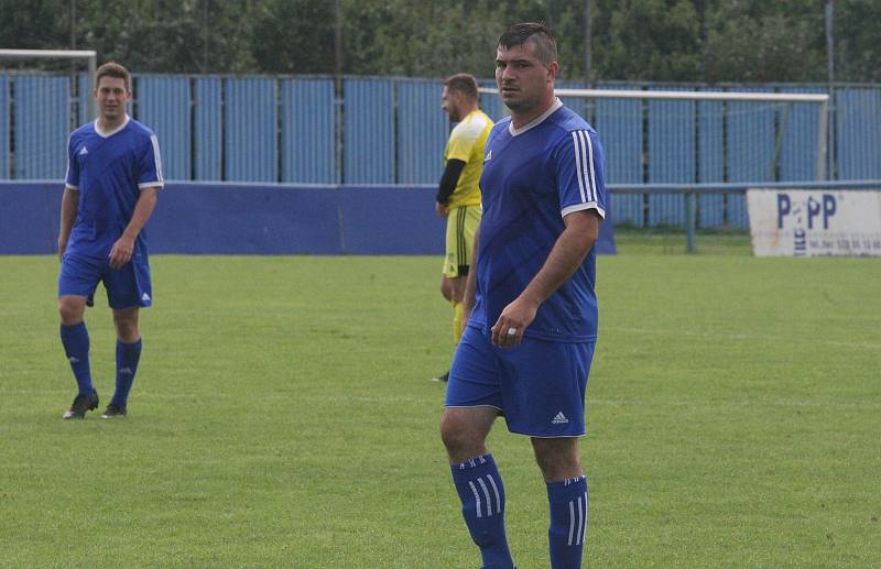 Fotbalisté Kunovice doma prohráli s Nivnicí 0:2. Hosty poprvé vedl nový hlavní trenér Pavel Barcuch.