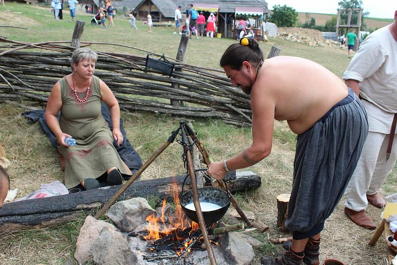 Den medu a medoviny v Archeoskanzenu Modrá 2020