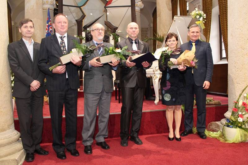 Zlínský kraj ocenil v uherskobrodském Muzeum Jana Ámose Komenského 18 učitelů za jejich práci. Čtveřice oceněných pedagogů byla ze Slovácka.