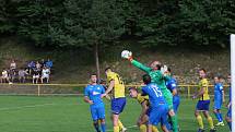 Fotbalisté Starého Města (žluté dresy) zdolali ve šlágru 4. kola I. B třídy sk. C domácí Ořechov 4:0.