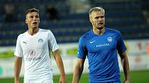 Fotbalisté Slovácka (v bílých dresech) v předehrávce 12. kola FORTUNA:LIGY hostili liberecký Slovan.