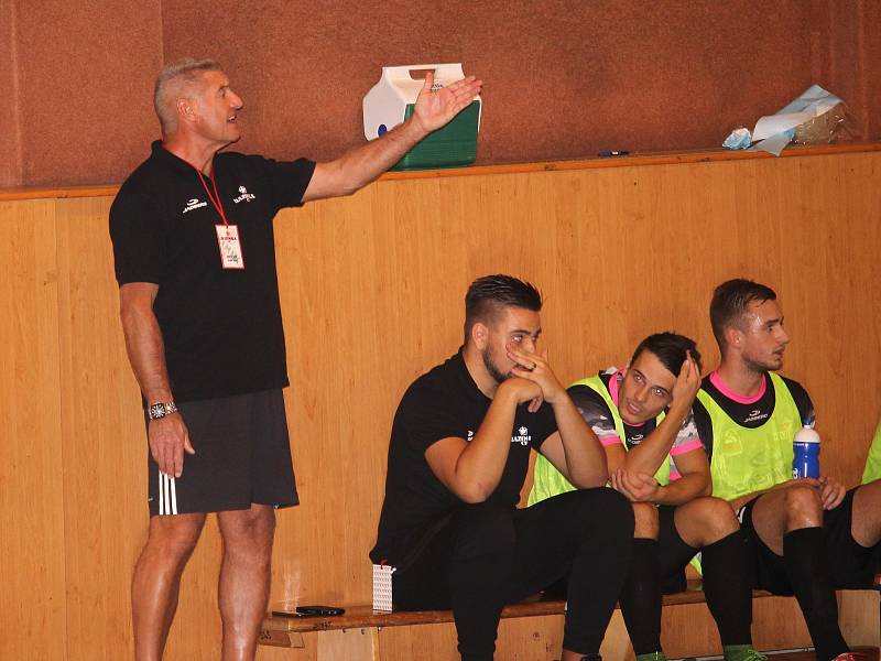 Futsalisté Bazooka CF Uherské Hradiště v úvodním kole 2. futsalové ligy rozstříleli Atraps Hombres Brno 13:4 (6:2)