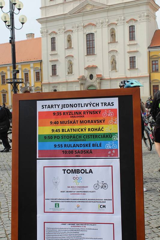 Na kole vinohrady vyrazilo z centra Uherského Hradiště bezmála tisíc cyklistů, pěších i koloběžkářů