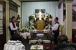 Mezi ministranty střežícími o Bílé sobotě Boží hrob v dolněmčanském kostele byli také bratři Vladimír a Lukáš Umlaufovi.