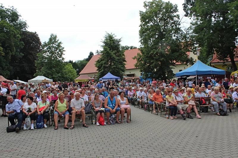 Festival česneku v Buchlovicích si nenechalo ujít pět tisíc lidí