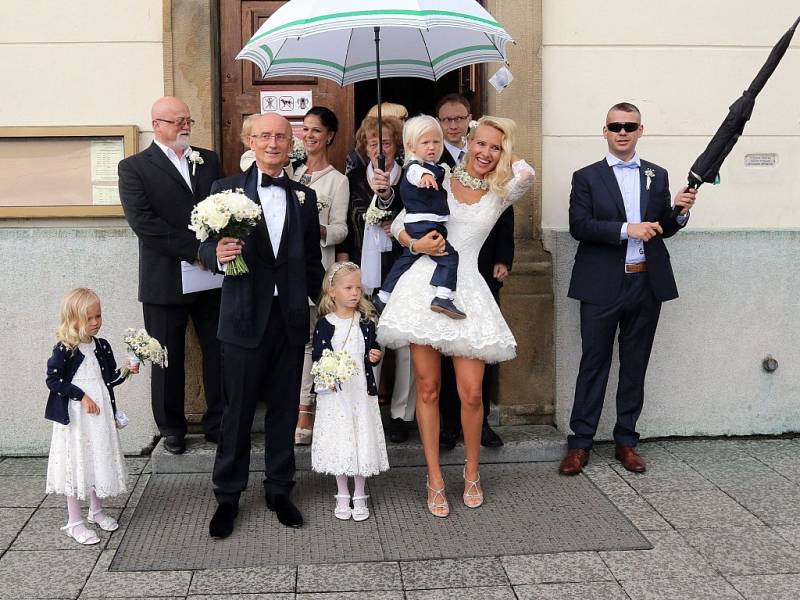 Majitel společnosti SYNOT a senátor z Uherského Hradiště Ivo Valenta se v sobotu 14. května oženil se svou dlouholetou přítelkyní Alenou