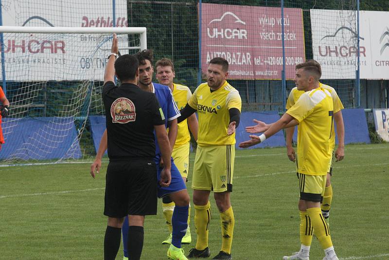 Fotbalisté Kunovice doma prohráli s Nivnicí 0:2. Hosty poprvé vedl nový hlavní trenér Pavel Barcuch.