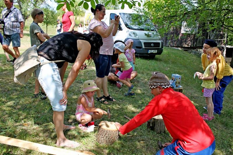 Nadšenci z Kudlovické doliny připravili pro kluky a holky už potřinácté pohádkovou stezku.