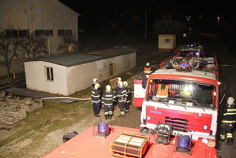 Požár skladovací haly v Bojkovicích