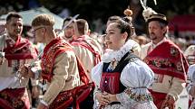 Na tři tisíce krojovaných účastníků z devíti regionů, Polska a Maďarska prošlo centrem Uherského Hradiště při Slováckých slavnostech vína a otevřených památek, 10. září 2022.
