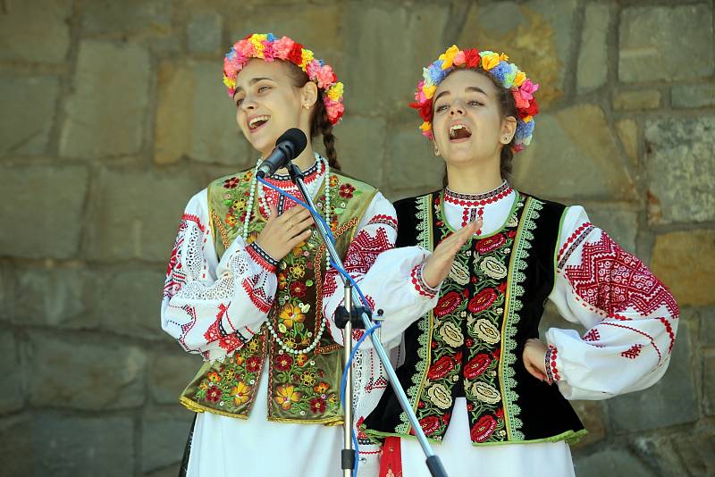 Vystoupení mezinárodních folklórních souborů v muzeu J. A. Komenského v Uherském Brodě. Na snímku ruský soubor TANIK filk Dance Ensenble (Krasnodar)
