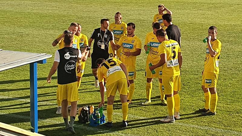 Fotbalisté Strání v 1. kole MOL Cupu doma prohráli s třetiligovou Kroměříží 1:5.